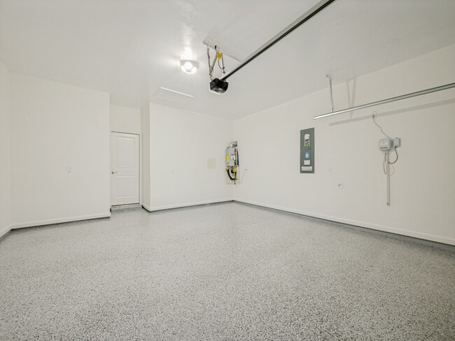 Building Photo - 715 Dotty Dr