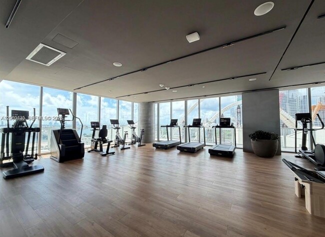 Building Photo - 1400 Biscayne Blvd