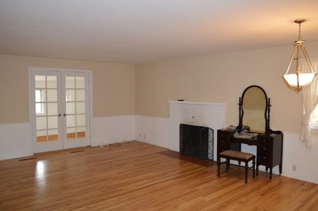 Building Photo - 137 Yale Ave
