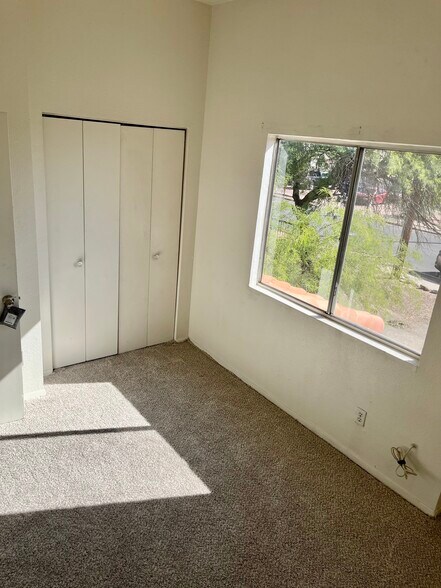 Second bedroom - 3409 N Fontana Ave