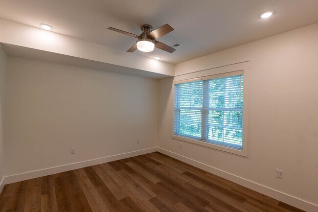 Building Photo - New Construction 4bd/3ba Townhouse