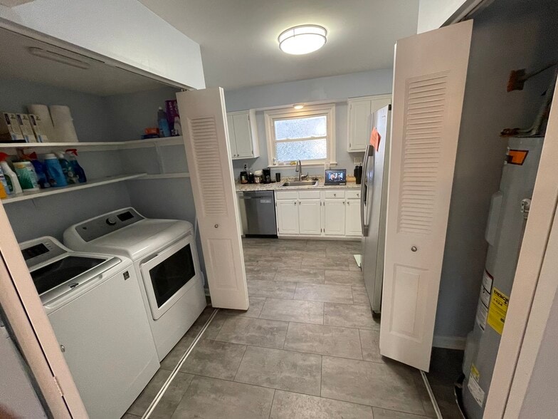 Building Photo - 5035 Clairmont Ct