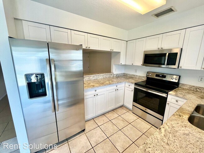 Building Photo - 2 br, 2.5 bath House - 715 Kensington Lake...
