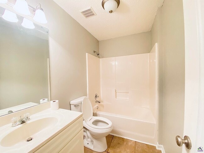 Building Photo - 202 Chimney Rock Rd