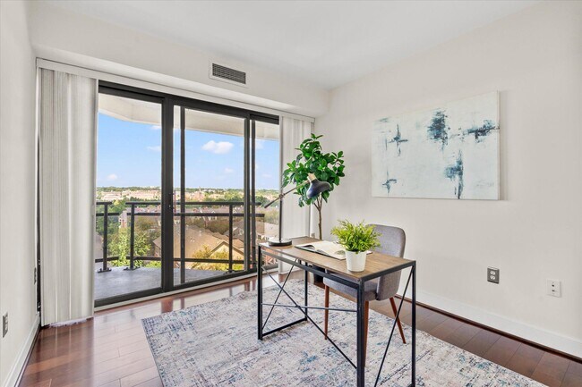 Building Photo - 1530 Key Blvd