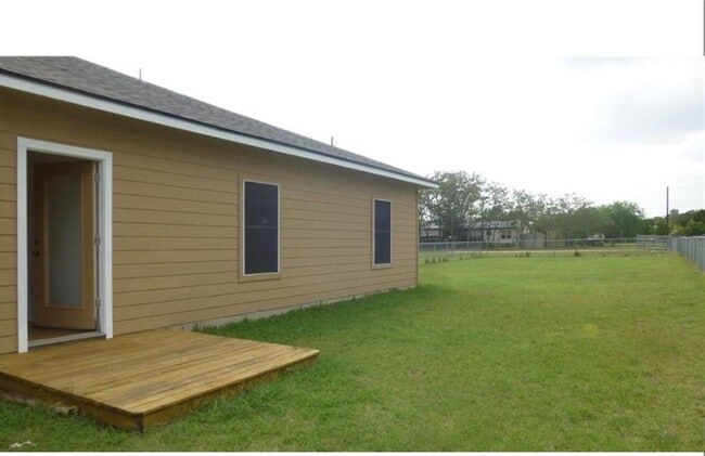 Building Photo - 501 Tablerock Cir