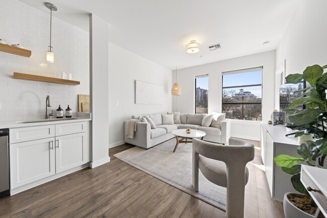 Building Photo - 1900 12th Ave S