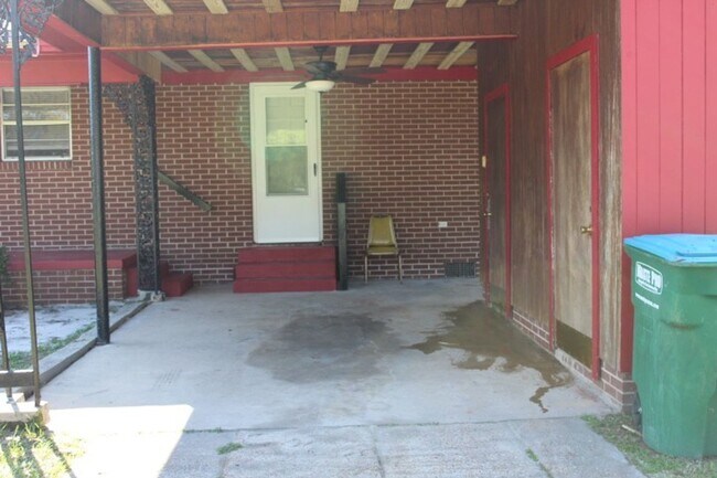 Building Photo - Charming Ranch Style Brick Home