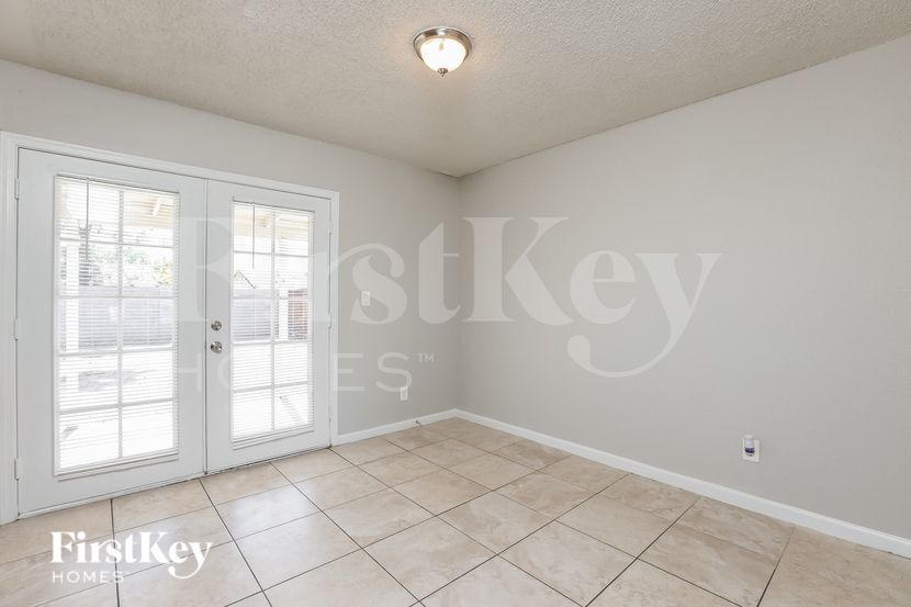 Building Photo - 8807 W Mercer Ln