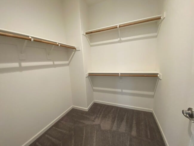 Building Photo - AVAILABLE BY 6/19/26. 4 BED, 2.5 BATHS, 1763 SQ FT STAINLESS STEEL APPLIANCES INCLUDED