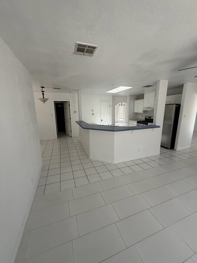 Building Photo - 12741 Bunyan Way