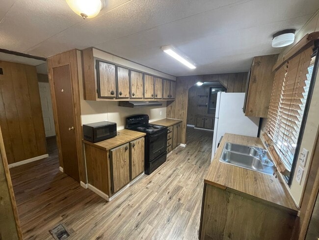 Building Photo - NEW ON MARKET /// RIVER FRONT CABIN AVAILABLE!!