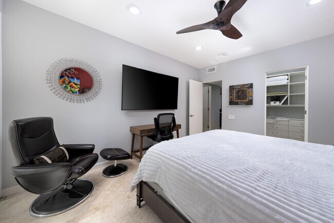 Building Photo - 449 Desert Lakes Dr