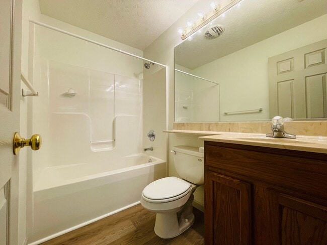 Building Photo - Great 3 Bed 2 Bath House with Garage!!