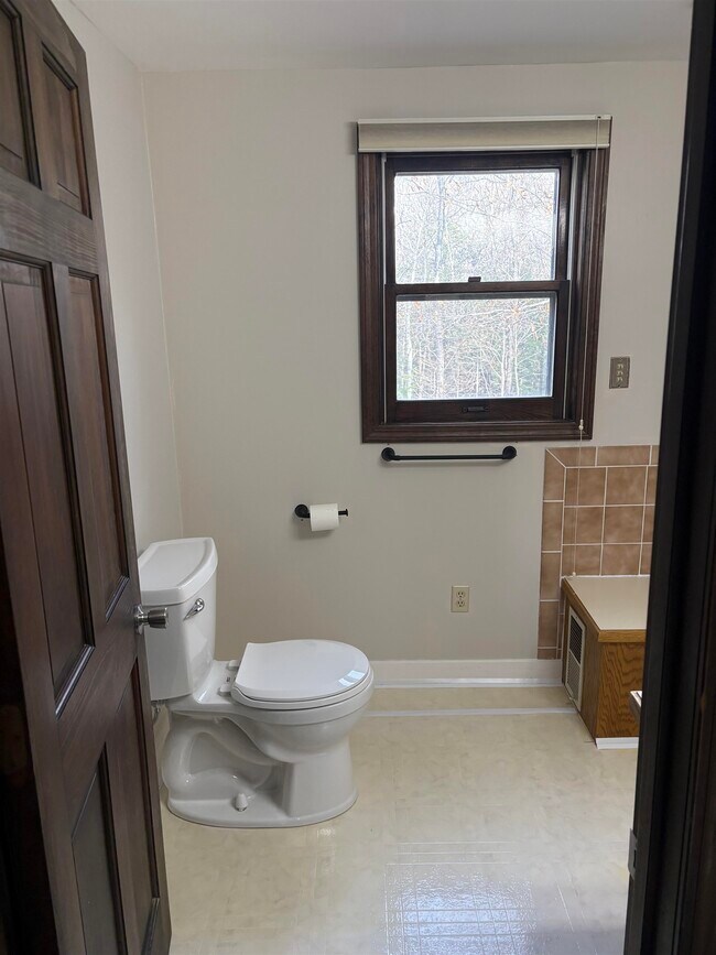 Building Photo - 290 Glen Ledge Rd