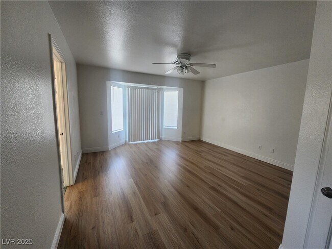 Building Photo - 908 Alta Oaks Dr
