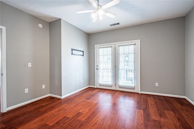 Building Photo - 303 Spring Heights Ln