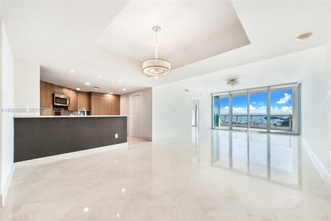 Building Photo - 2627 S Bayshore Dr