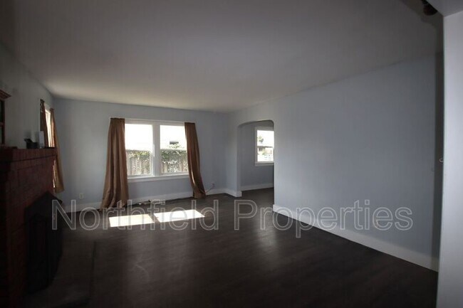 Building Photo - 1905 4th Street