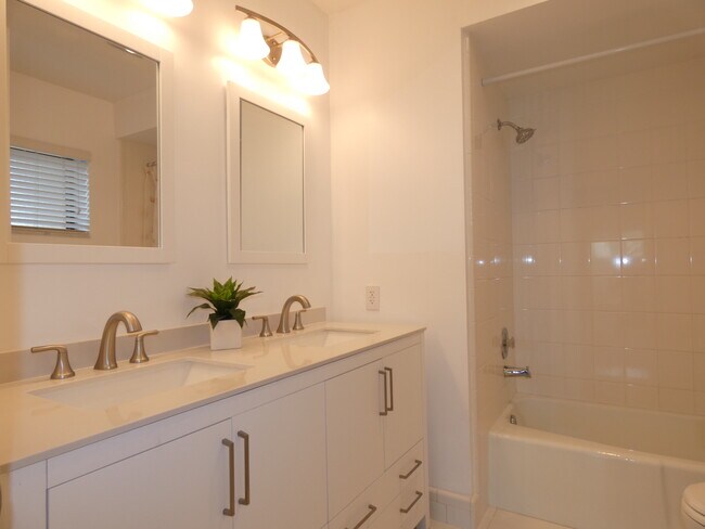 Building Photo - 3 SE Turtle Creek Dr