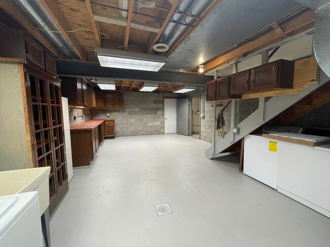 Building Photo - Nicely Renovated 2 Bedroom/2  Bath in Bon Air!