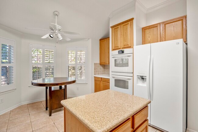 Building Photo - 15 Heron Hollow Ct