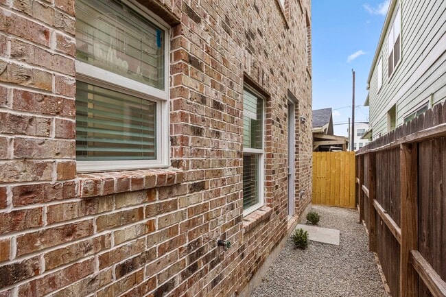 Building Photo - 2310 Detering St