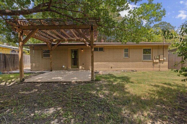 Building Photo - 7604 Robalo Rd