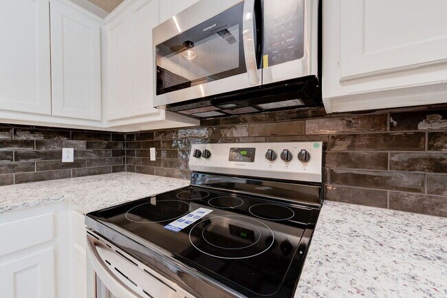 Building Photo - Updated 3/2/1 in Shadow Hills!