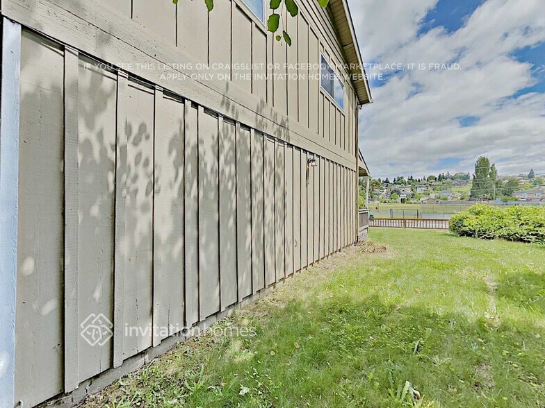 Building Photo - 4924 La Hal Da Ave NE