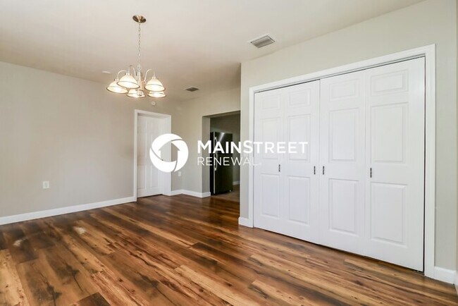 Building Photo - 3 Bedroom Pet-Friendly Home in St. Petersburg, FL with Main Street Renewal
