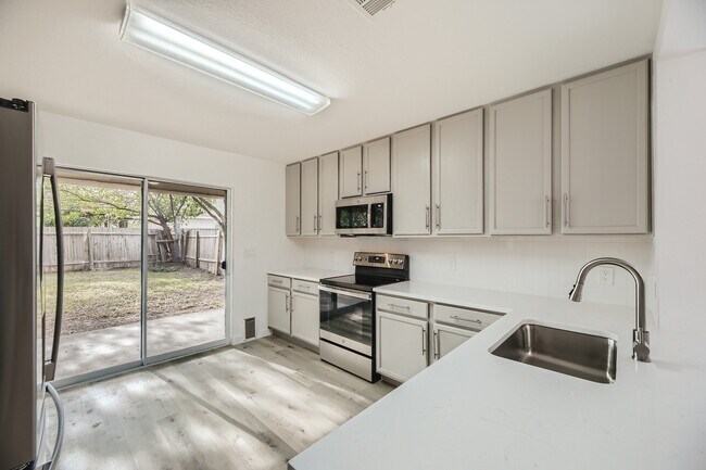 Building Photo - 1721 Poppy Seed Ln