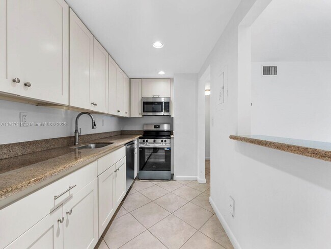 Building Photo - 14034 SW 90th Ave