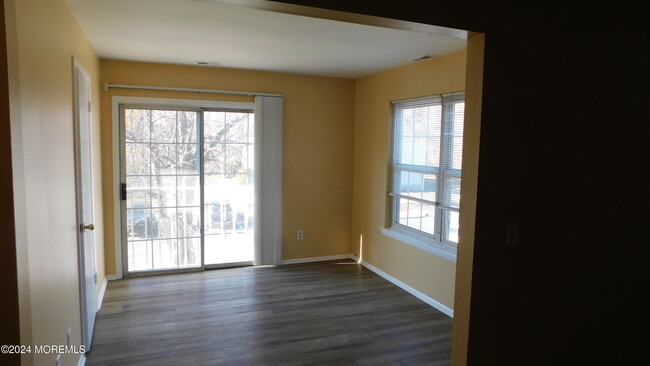 Building Photo - 704 Zlotkin Cir