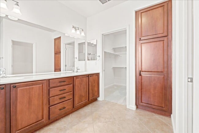 Building Photo - 3169 Parkham Dr