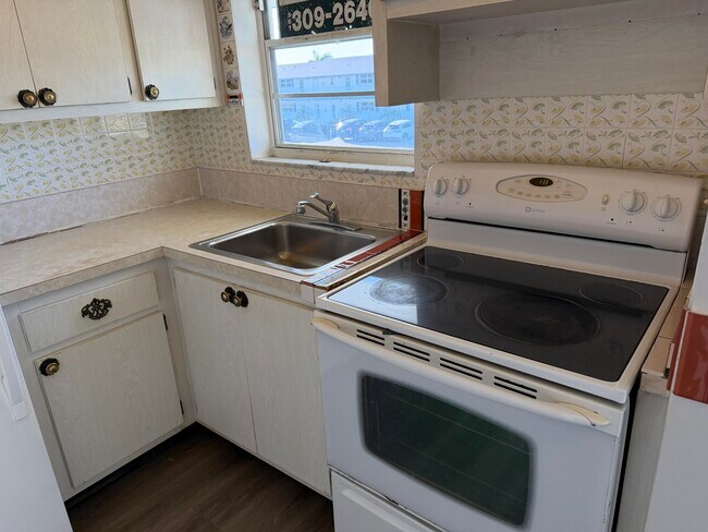 Building Photo - 1113 Lake Terrace