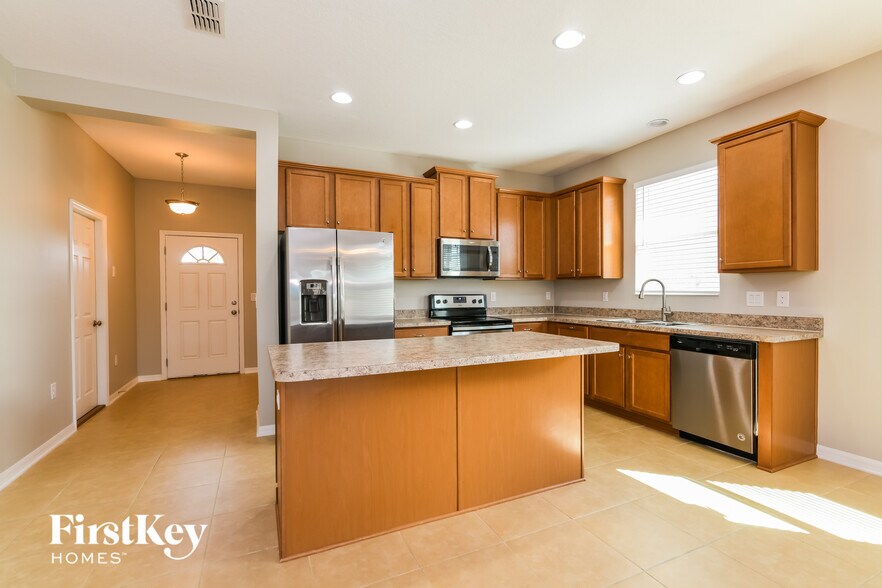 Building Photo - 2481 Sanderling St