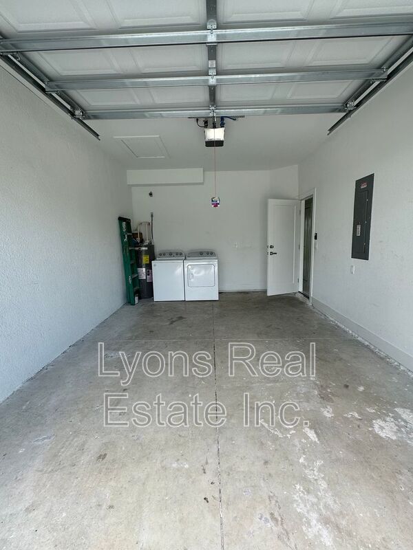 Building Photo - 2412 Delta Ave N