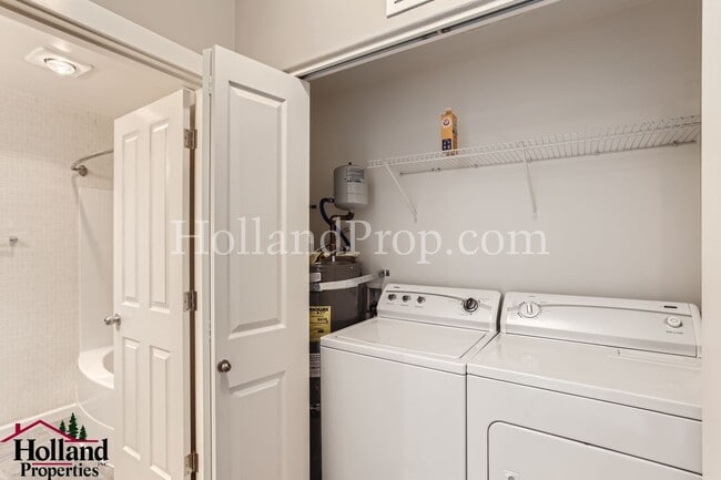 Building Photo - Prime Portland Westside Condo – Available Now