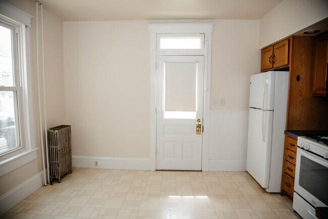 Building Photo - 33 E Gramby St