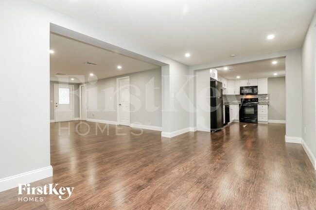 Building Photo - 3844 Elmwood Dr