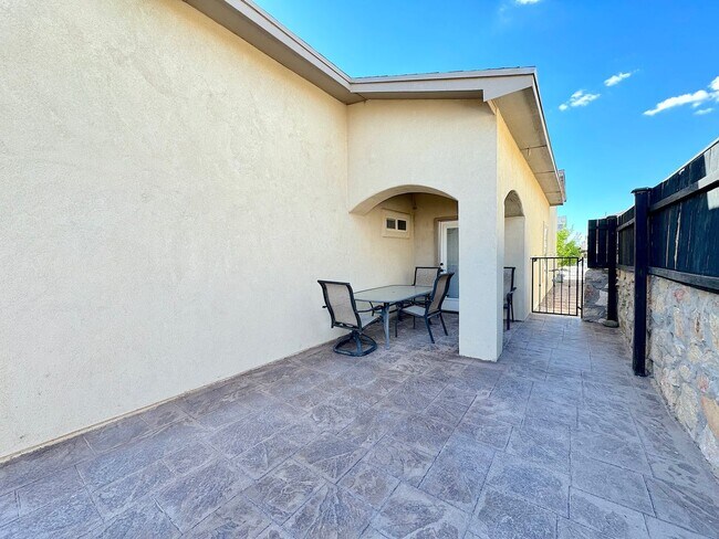 Building Photo - East El Paso 4 bed Refrig A/C with Gorgeous Backyard!