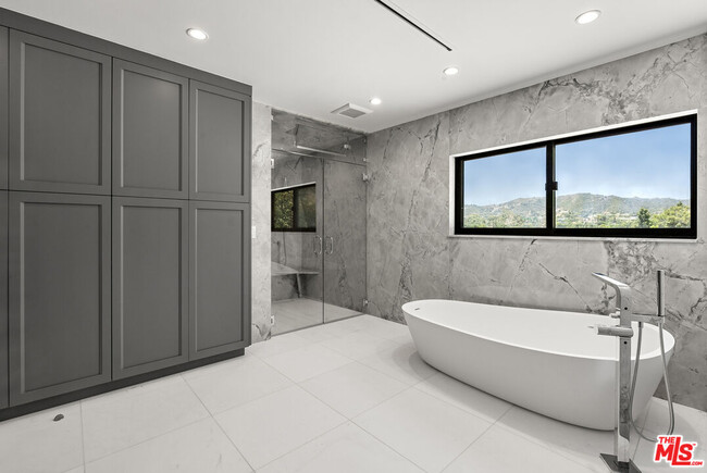 Building Photo - 4423 Bergamo Dr