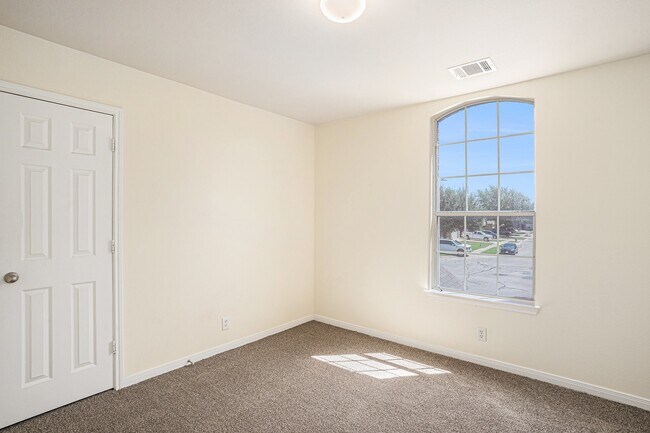 Building Photo - 200 Frontier Cove
