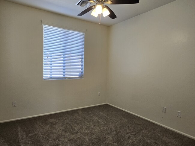 Building Photo - 3303 S Lakeside Ridge Loop