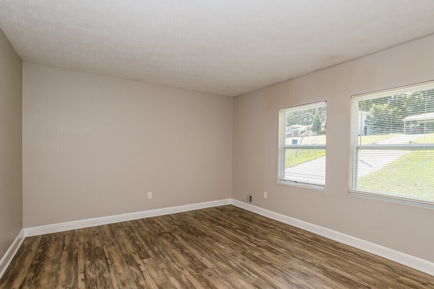 Building Photo - 2654 Luke Dr