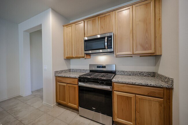 Building Photo - 4 Bedroom + Den in Foothills at Northpointe
