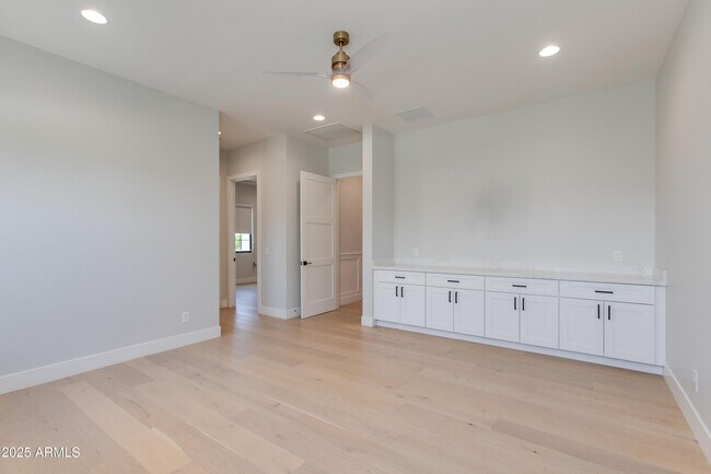 Building Photo - 3802 E Highland Ave