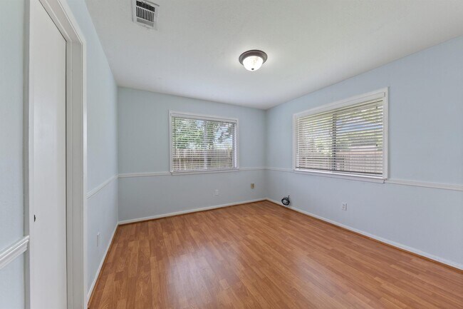 Building Photo - 2430 Long Reach Dr