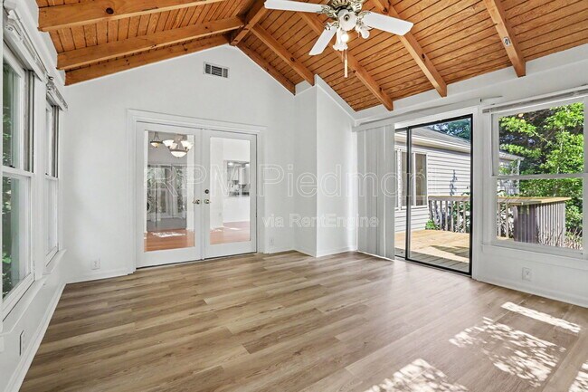 Building Photo - 10475 Willow View Cir